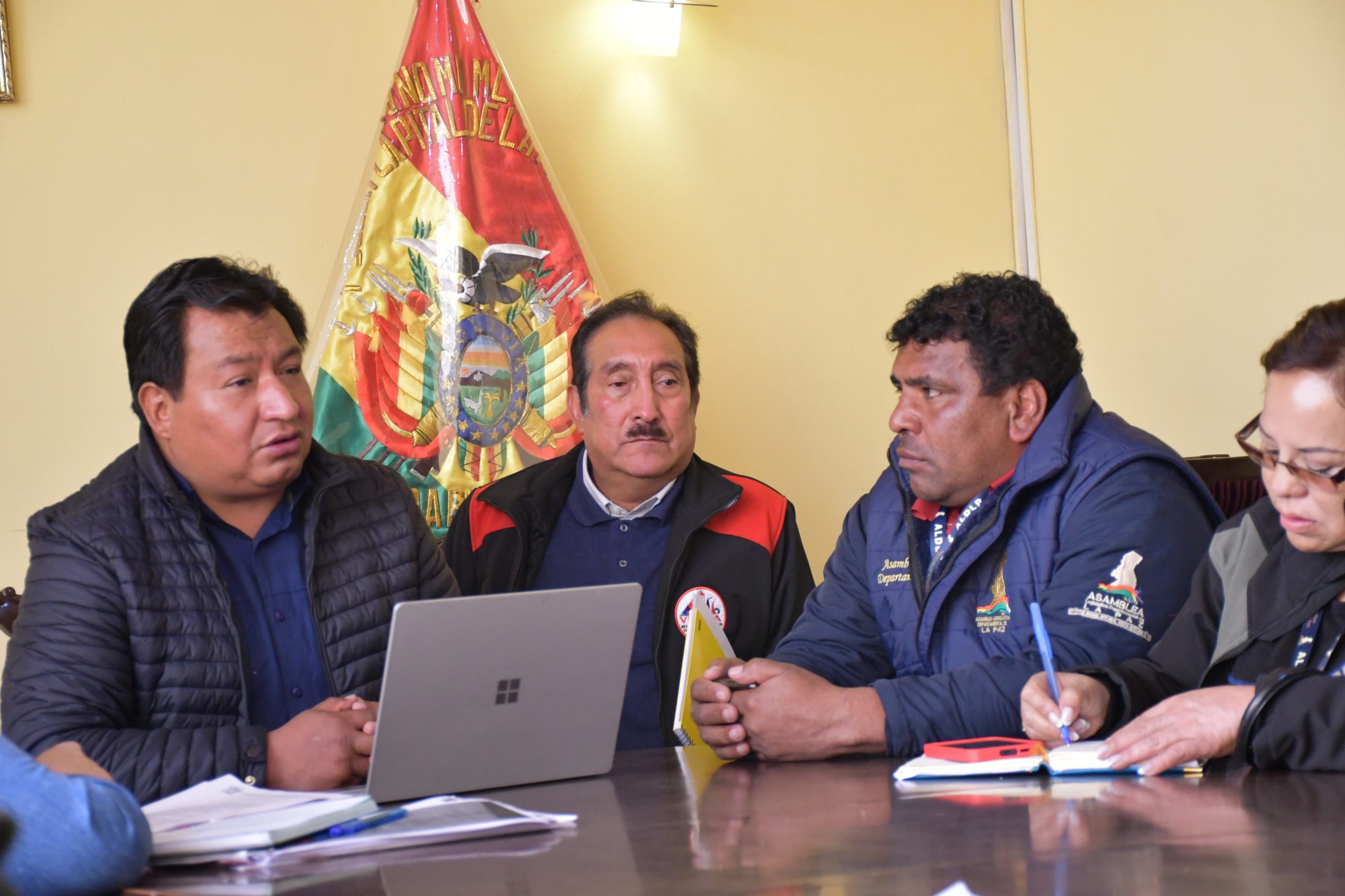 ALCALDE LIDERA REUNIÓN CON ASAMBLEÍSTAS DEPARTAENTALES Y EQUIPO TÉCNICO PARA COADYUVAR EL CUIDADO DEL MEDIO AMBIENTE