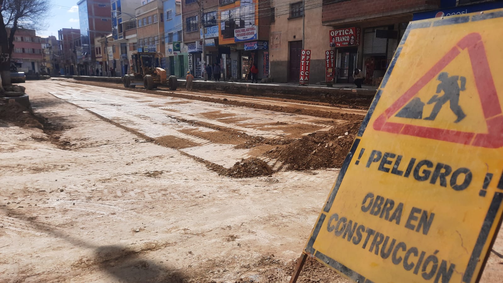 85% DE AVANCE EN ALCANTARILLADO Y CALZADA DE PLAZA JOSÉ BALLIVIAN