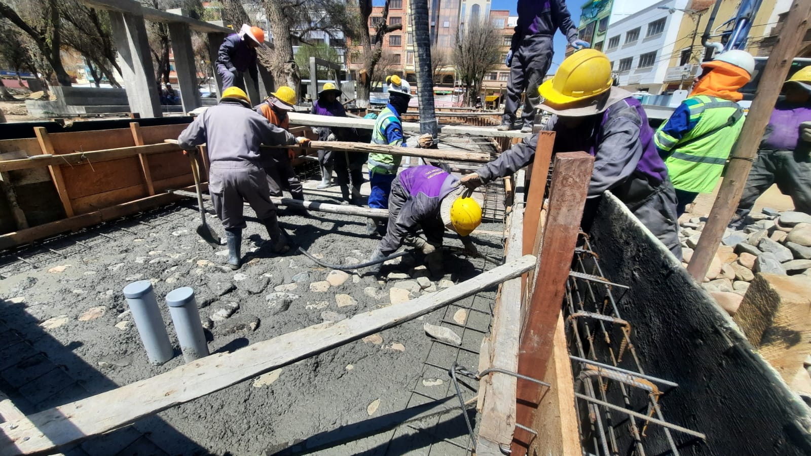 AVANCE DE OBRA EN LA REMODELACIÓN DE LA PLAZA BALLIVIÁN SE ENCUENTRA EN UN 45%