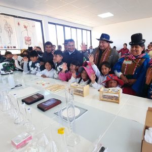 GOBIERNO MUNICIPAL DE VIACHA REALIZÓ LA ENTREGA DE LABORATORIOS EQUIPADOS AL LA UNIDAD EDUCATIVA BARTOLINA SISA