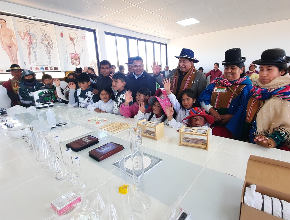 GOBIERNO MUNICIPAL DE VIACHA REALIZÓ LA ENTREGA DE LABORATORIOS EQUIPADOS AL LA UNIDAD EDUCATIVA BARTOLINA SISA