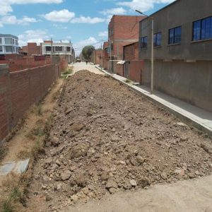 GOBIERNO MUNICIPAL GESTIONA OBRAS DE SANEAMIENTO BÁSICO Y ENLOSETADO EN CUATRO ZONAS DEL DISTRITO 1