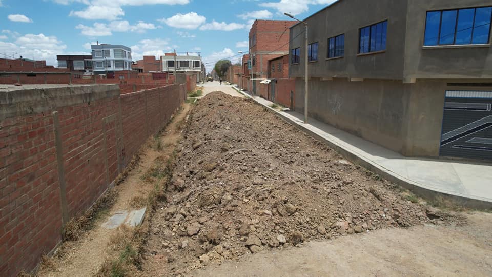 GOBIERNO MUNICIPAL GESTIONA OBRAS DE SANEAMIENTO BÁSICO Y ENLOSETADO EN CUATRO ZONAS DEL DISTRITO 1