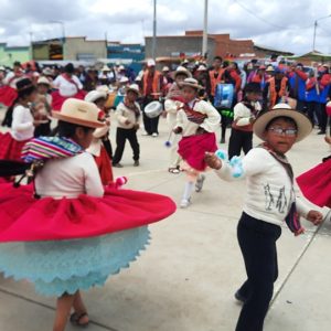 ESTUDIANTES RESALTAN EL FOLCLORE EN EL IX FESTIVAL DE DANZAS AUTÓCTONAS DEL MÓDULO EDUCATIVO LA FLORIDA