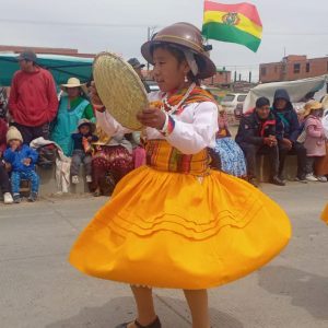 1RA ENTRADA ESTUDIANTIL FOLCLÓRICA-AUTÓCTONA DE LA UNIDAD EDUCATIVA HUGO BANZER SUÁREZ, DISTRITO 6.