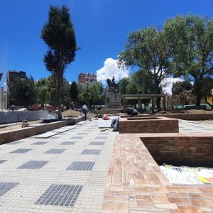 ALCALDE REALIZA INSPECCIÓN DE AVANCE EN PLAZA BALLIVIÁN