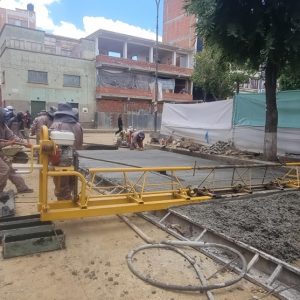 INICIA EL VACIADO DE HORMIGÓN EN VÍAS CIRCUNDANTES A LA PLAZA JOSÉ BALLIVIÁN