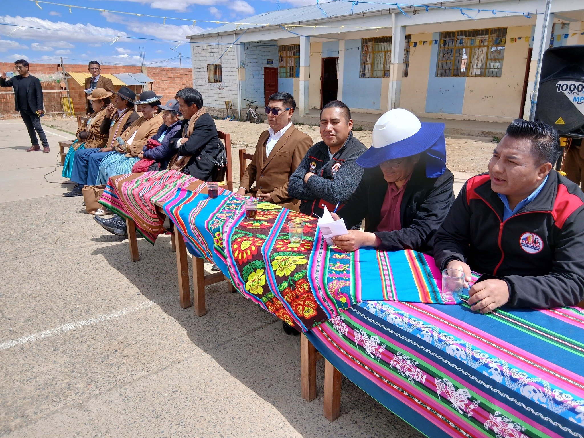 Se hizo entrega de la primera fase de construcción de 4 aulas en la Unidad Educativa Tilata Don Bosco, del distrito 7 de Viacha. La comunidad estudiantil espera su conclusión para atender las necesidades de dicho establecimiento.